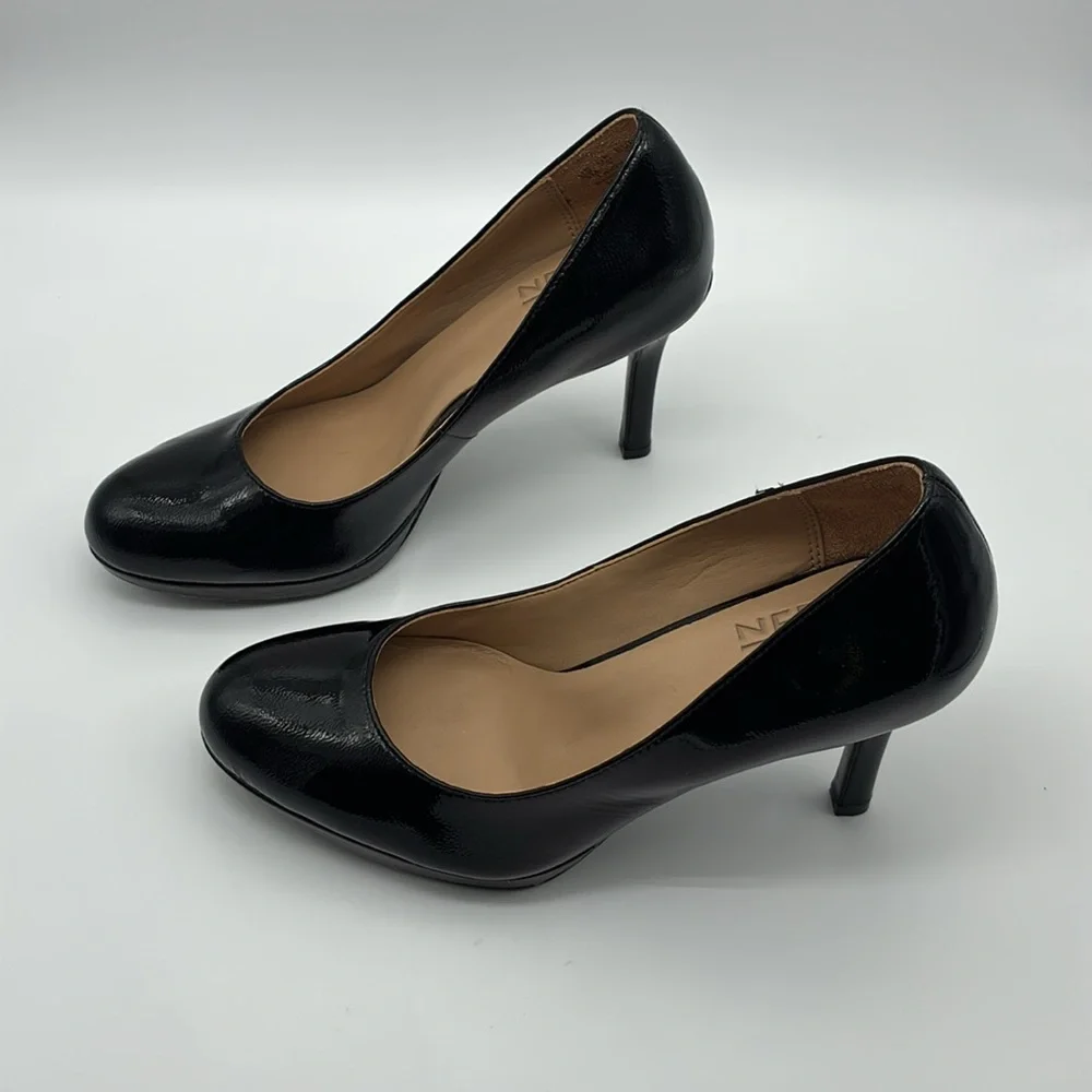 Naturalizer Women's Black Pumps size 5